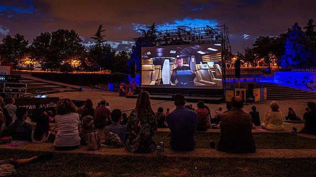 Una cita que se realiza en la plaza de Cristina Arce y Rocío Oña