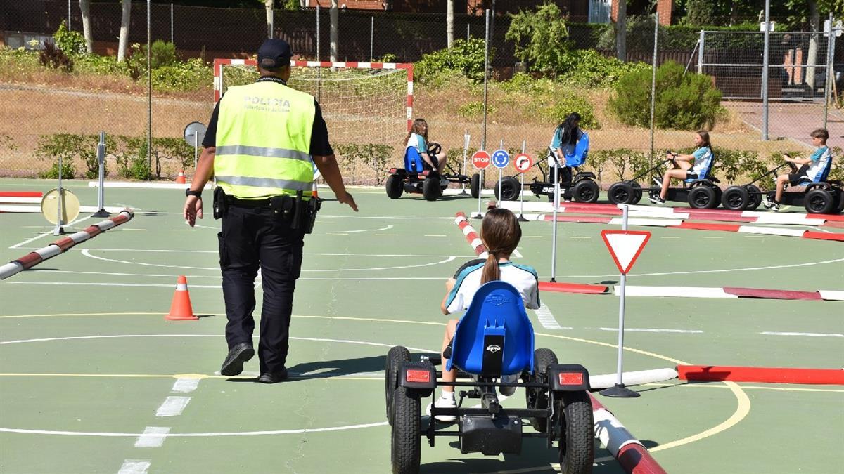 Los estudiantes han puesto en práctica en un circuito los conocimientos teóricos adquiridos 