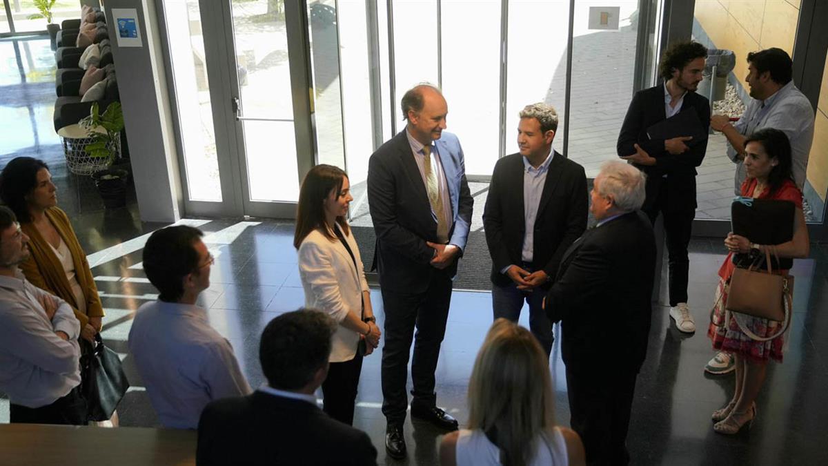 El consejero de Digitalización visita la ciudad junto al alcalde