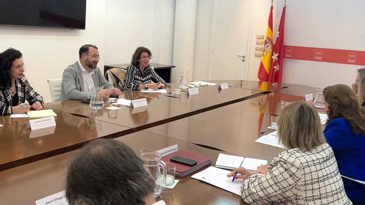 Han mantenido una reunión junto con la consejera de Sanidad, Fátima Matute