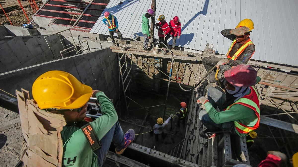 Se ha habilitado como itinerario alternativo el puente a la altura del Centro Planetocio 
