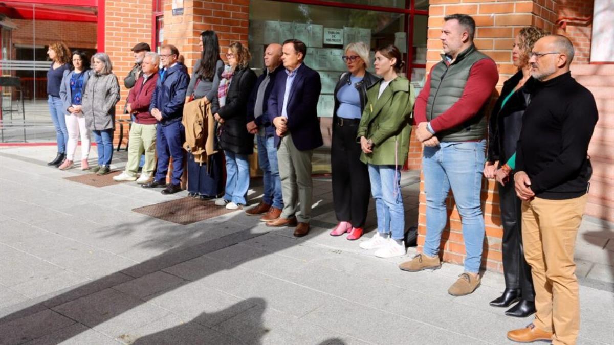 Se ha guardado un minuto de silencio ante las puertas del Ayuntamiento