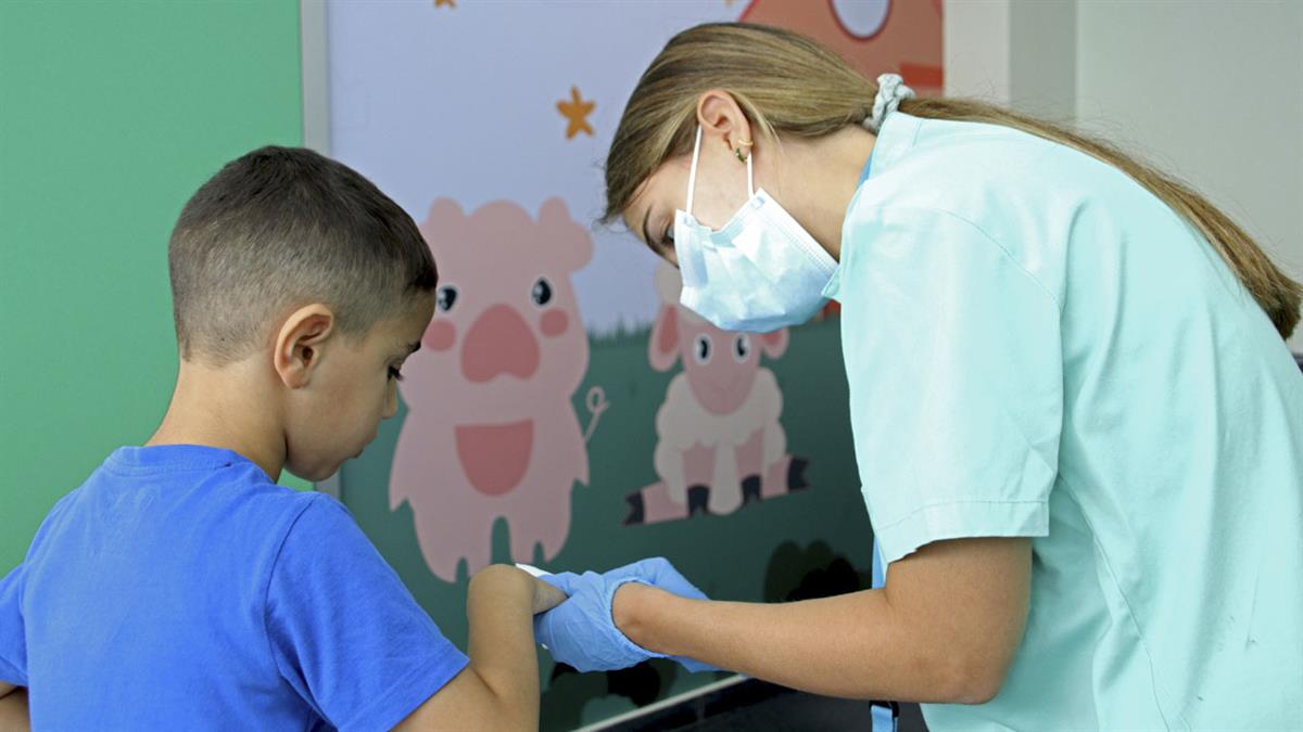 Las Urgencias pediátricas del Hospital de Torrejón lucen vinilos con simpáticos animales