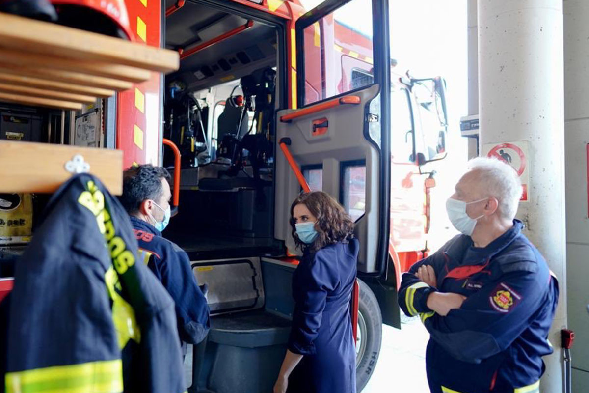 La Presidenta ha agradecido la labor de los 1.300 Bomberos regionales. El cuerpo de las Rozas y el SUMMA112 han explicado su labor realizada frente al covid19