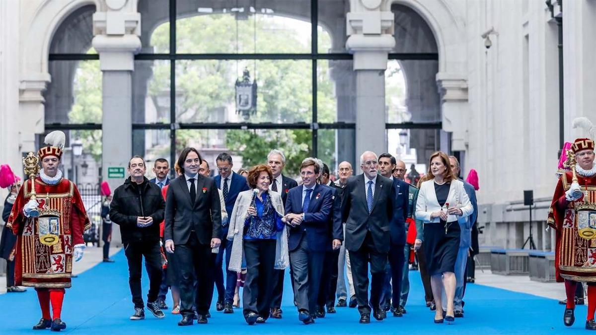 El alcalde ha hecho entrega de las distinciones honoríficas de la ciudad de Madrid coincidiendo con las fiestas patronales de la capital
