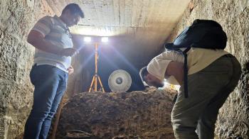 Alcalá comienza una segunda fase de documentación y limpieza en el refugio antiaéreo de la Plaza de Cervantes