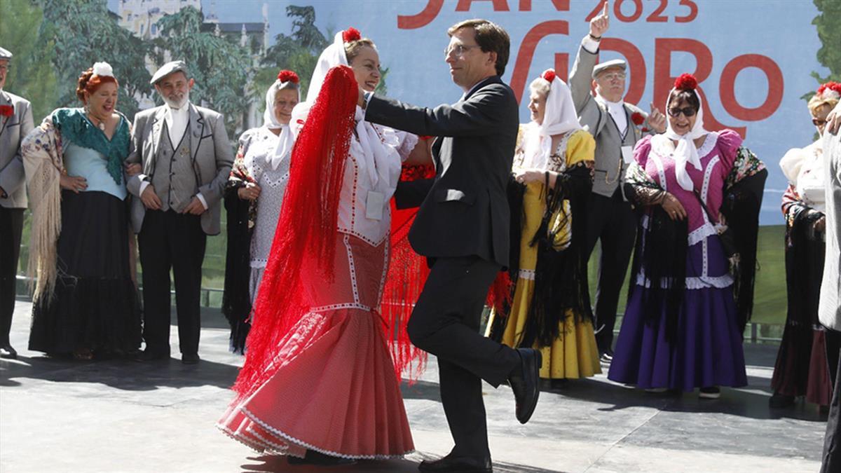 El candidato de VOX a la Alcaldía advierte al regidor: "¿bailamos o se lo dejas a la izquierda?"