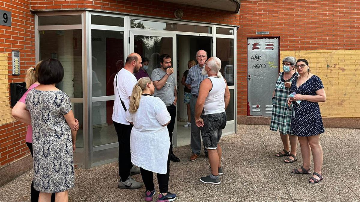 Izquierda Unida protesta como "portavoz" de los vecinos del número 9 de la calle Leopoldo Alas Clarín