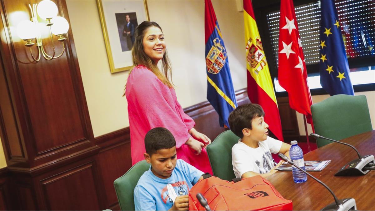 Estos pequeños conviven con familias mostoleñas durante el verano