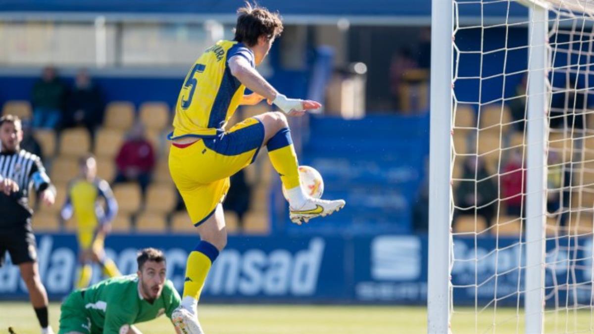 El conjunto alfarero sigue en lo más alto de la tabla tras el empate