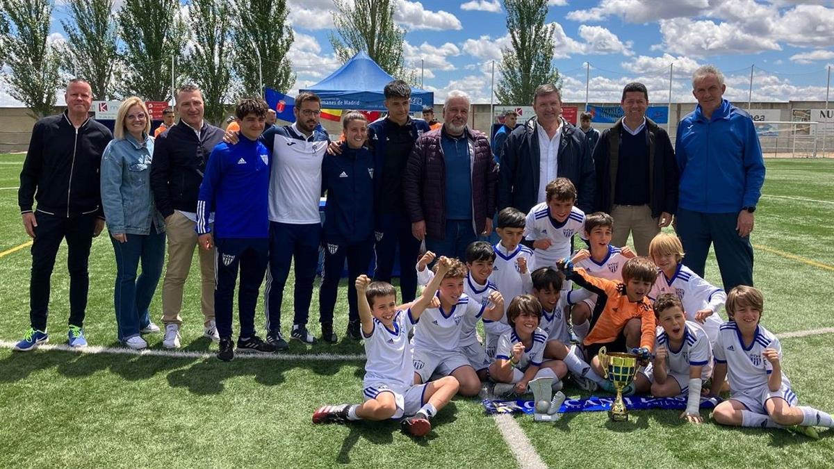 El conjunto rojiblanco se hizo con el trofeo en la categoría alevín, mientras que el Canillas lo hizo en la categoría benjamín