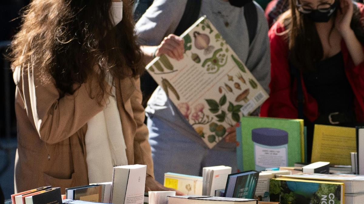 El municipio clausura la Feria del Libro con buena acogida del público, autores y editores