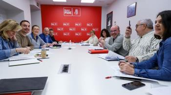 El líder de los socialistas reúne a su equipo de campaña para fijar prioridades y seguir “poniendo encima de la esa soluciones a los problemas reales de las familias y empresas madrileñas”.