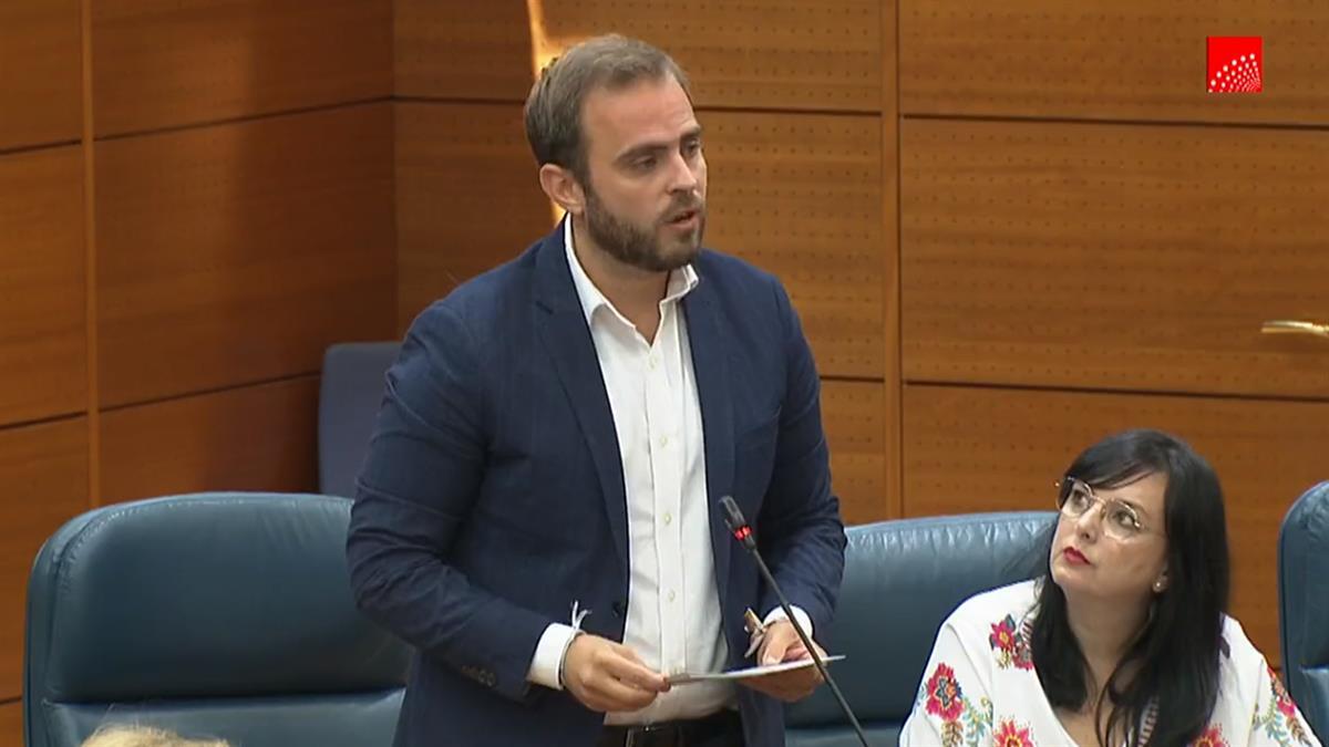 Diputado en la Asamblea de Madrid y licenciado en Periodismo, presenta su candidatura a la alcaldía de la ciudad