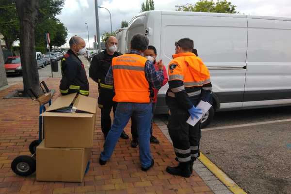 Tenemos el vídeo del Servicio de Bomberos informando por megafonía a la vecindad