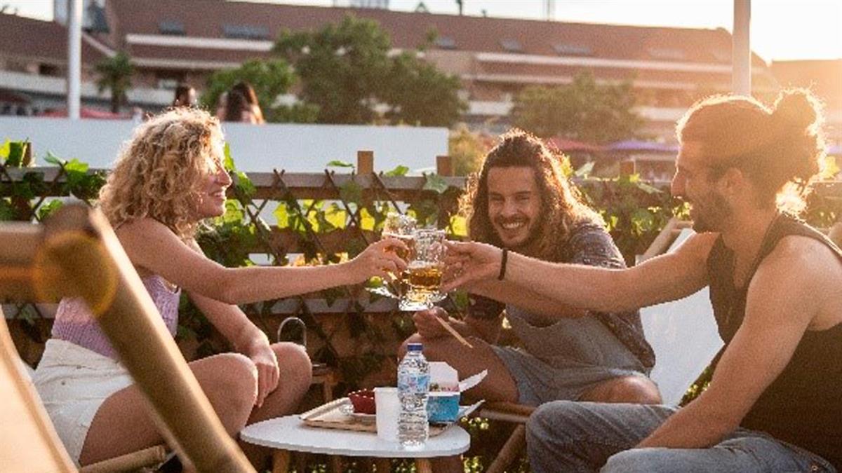 Consumiendo, al menos, 20 euros en alguno de sus restaurantes