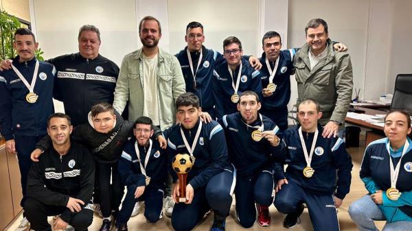 Escribano recibe al equipo de fútbol adaptado del Arganda Futsal