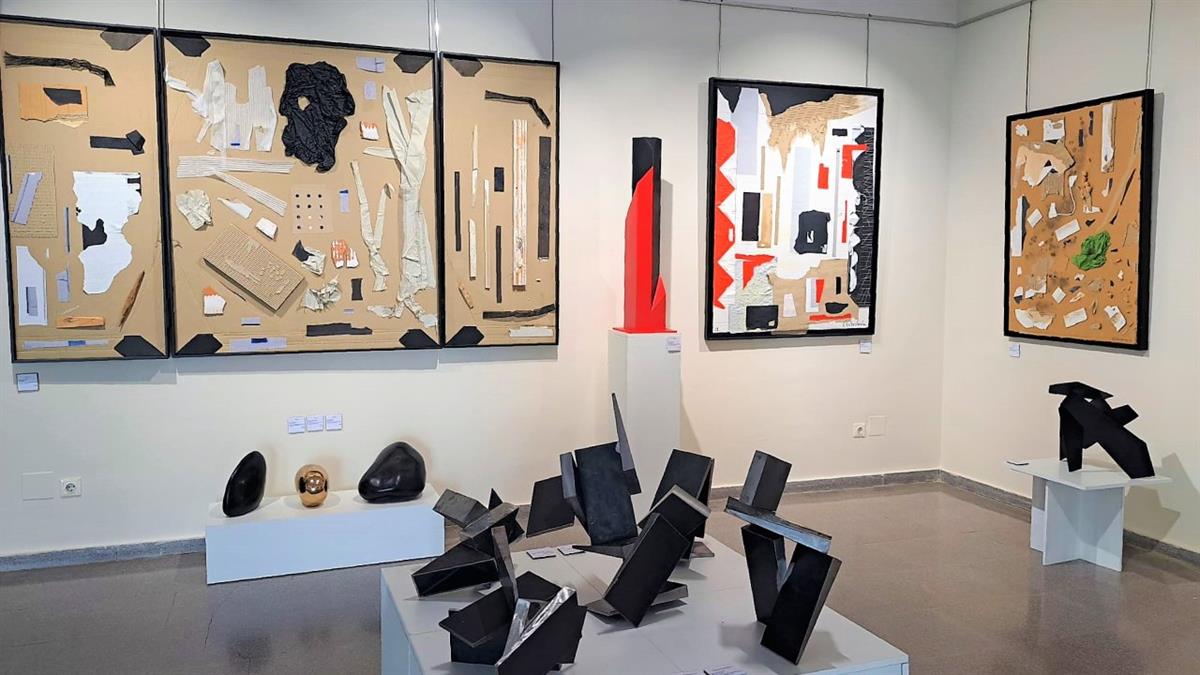 Este espacio alberga una exposición conjunta de dos artistas