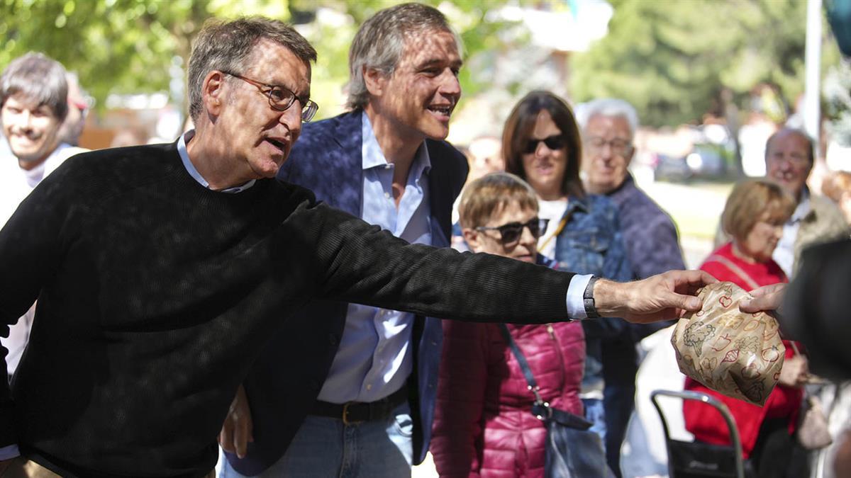 El presidente del PP ha pedido que los condenados por asesinato renuncien por escrito a sus actas