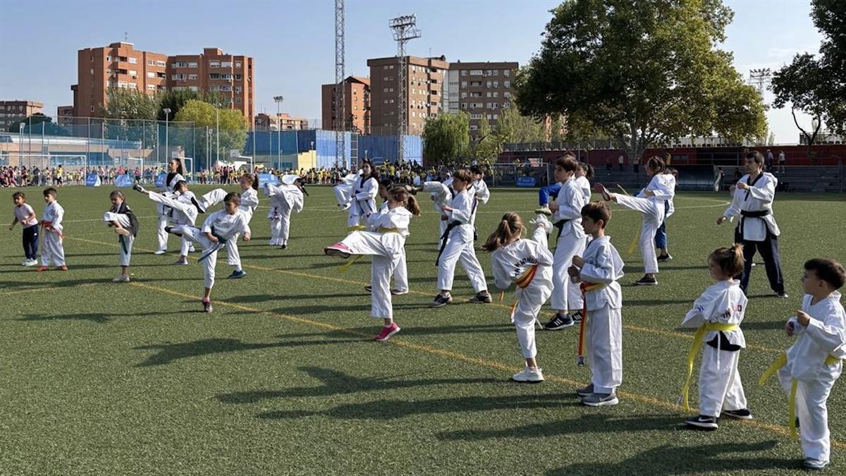 Más de 8.000 personas disfrutaron de la XLII Carrera Popular y de una veintena de disciplinas deportivas durante el fin de semana