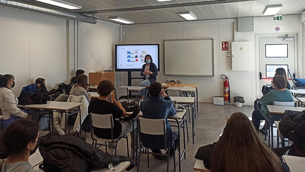 El Hospital de Torrejón imparte estos cursos para los alumnos del IES Juan Bautista Monegro