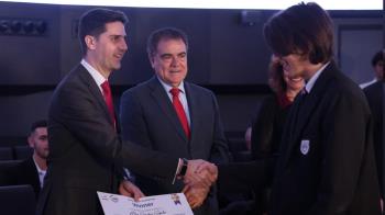 El consejero de Educación, Ciencia y Universidades entrega los diplomas a los ganadores y seleccionados para participar en la fase europea