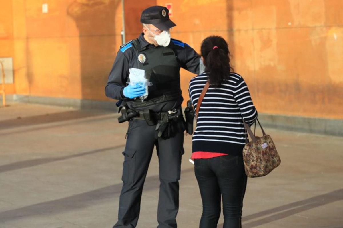 Policía Local, Protección Civil y personal municipal realizarán la entrega en puntos de la ciudad como transporte público, zonas comerciales o exteriores de centros cívicos