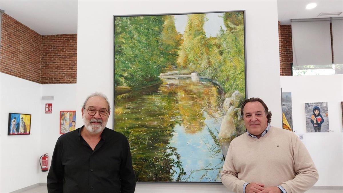 El concejal de Chamberí, Jaime González Taboada, ha inaugurado esta tarde la muestra del artista madrileño Entre luces y sombras. Mi mundo, mis cosas, mis gentes
