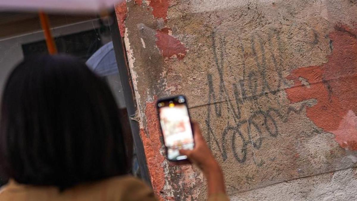 La firma permanecerá en el muro de un edificio del barrio de La Latina 