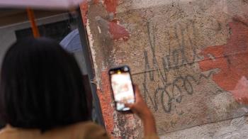 La firma permanecerá en el muro de un edificio del barrio de La Latina 