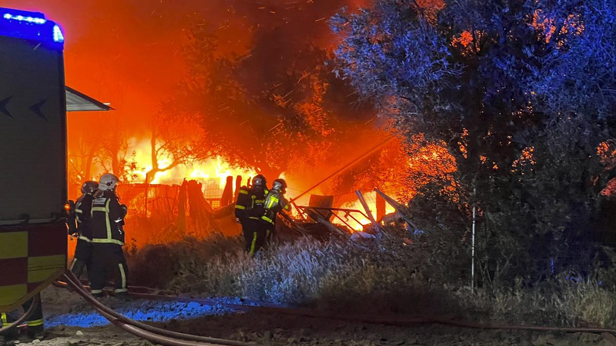 Los vecinos han sido rescatados por los bomberos