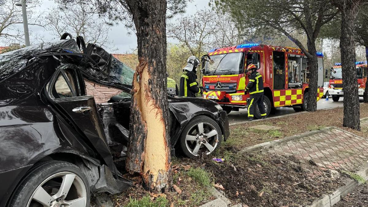 El joven de 31 años sufre un traumatismo cráneo encefálico severo y ha sido trasladado al Hospital La Paz