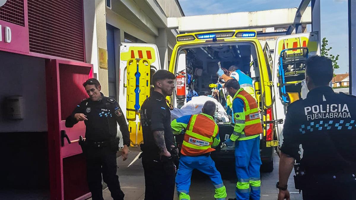 Los servicios de emergencias trasladan al afectado al Hospital de la ciudad