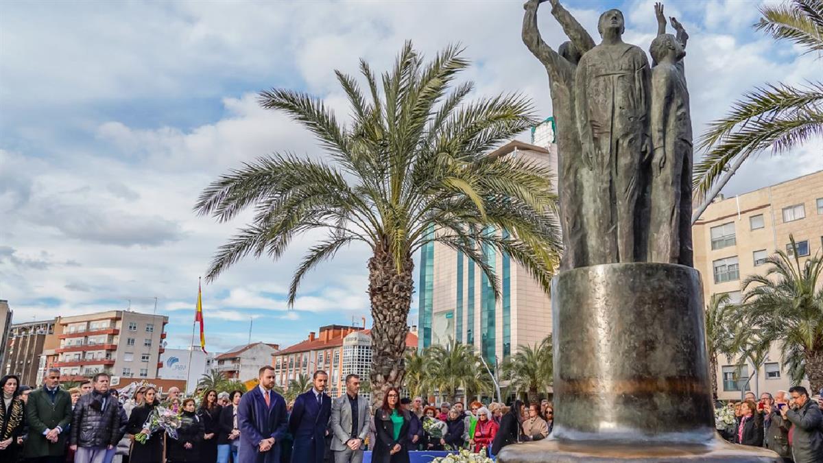 La ofrenda floral y un minuto de silencio han sido los actos principales