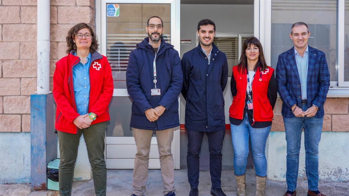 Alejandro Navarro ha visitado el albergue, que realiza una importante labor abriendo los 365 días del año