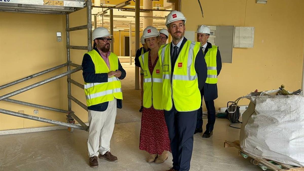 Miguel Ángel García y Ana Dávila han supervisado las obras de remodelación del edificio de La Cantueña en Fuenlabrada 