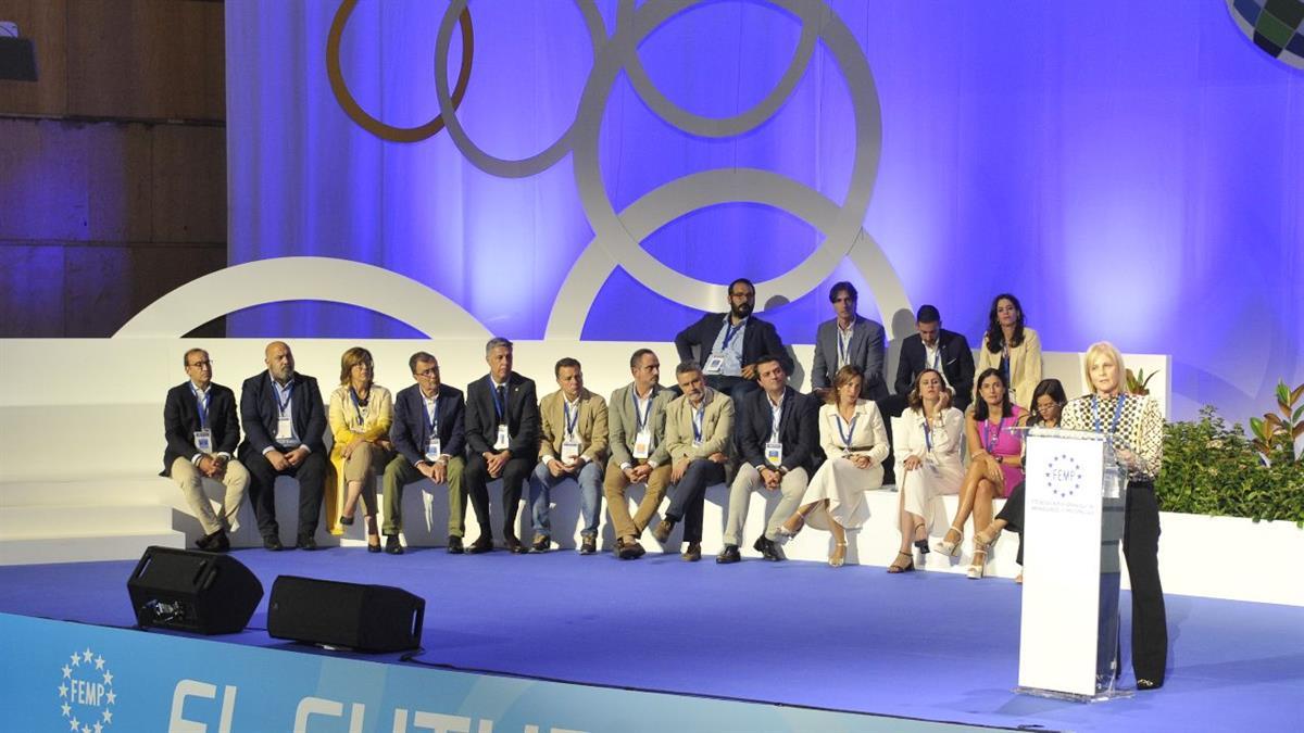 El presidente de la Mesa de la Asamblea retiró la palabra al alcalde fuenlabreño cuando quiso advertir de los errores