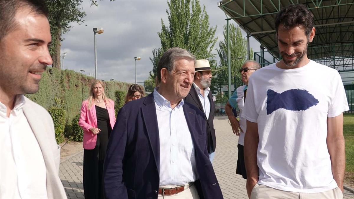 Ha mantenido un encuentro con medio centenar de niños y jóvenes