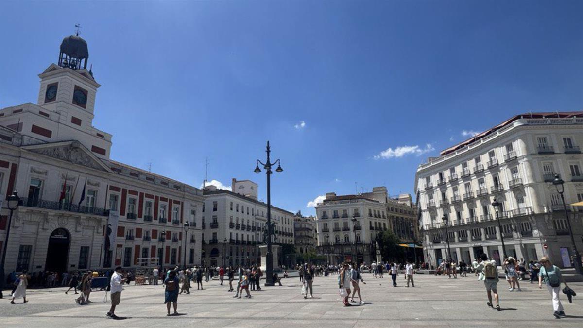 Rita Maestre denuncia supuestas promesas incumplidas de Almeida para conseguir sombra en la Plaza del Sol