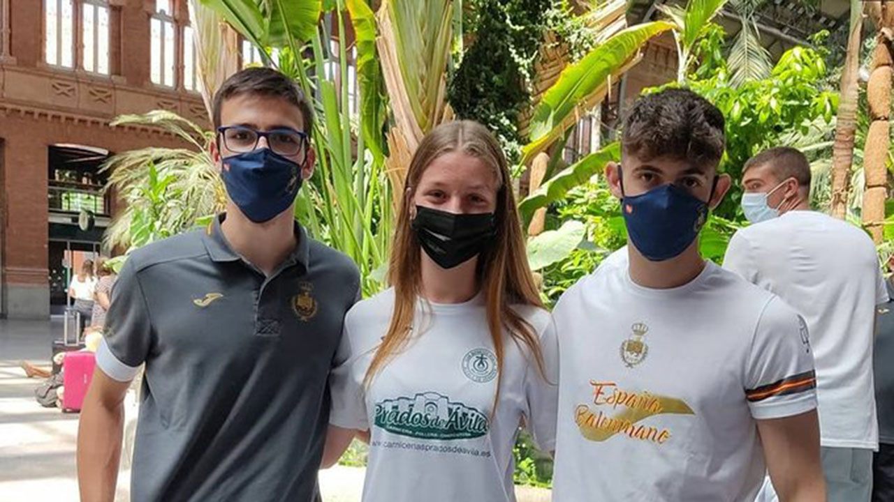 Adriana, del equipo cadete femenino, y Fer y Óscar, del masculino, junto a Dani Sánchez-Nieves, han sido convocados para jugar el Torneo Internacional Amistoso en Eslovaquia
