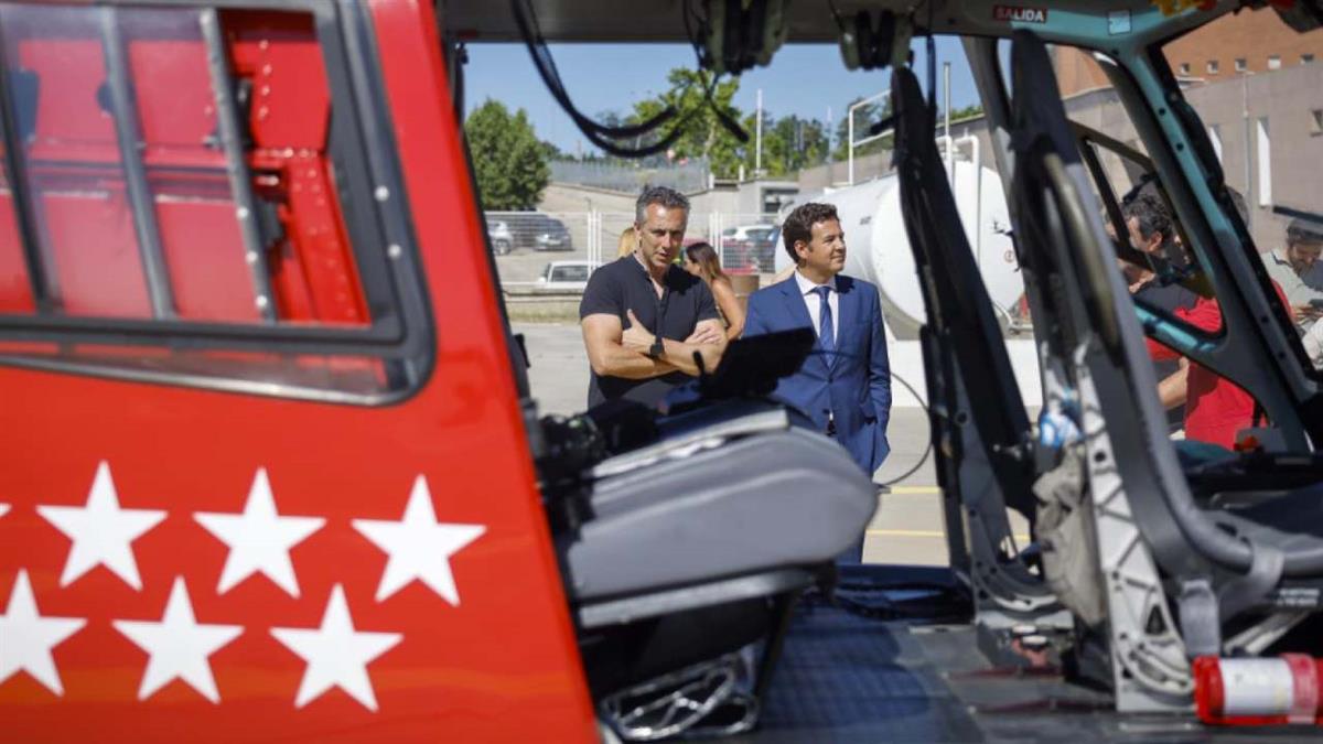 El consejero supervisó el Parque de Bomberos de Las Rozas