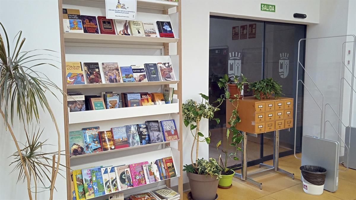 La biblioteca impulsa con ánimo la campaña ‘Libros de acogida’