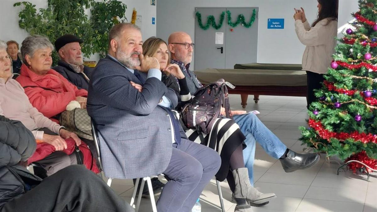 El concejal del distrito, Ángel Ramos, ha inaugurado la Semana de Mayores en el Centro Municipal de Mayores El Almendro