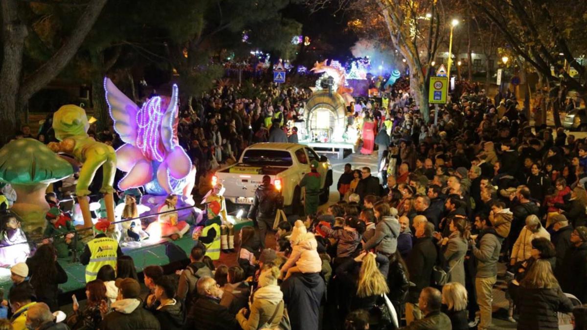 Melchor, Gaspar y Baltasar llegarán a Alcorcón en transporte público, concretamente en la línea C-5 de RENFE Cercanías, para después subir a las carrozas de la Cabalgata 