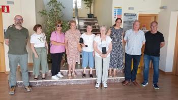 La alcaldesa Arantxa Godino atiende las peticiones de los mayores tras reunirse con ellos