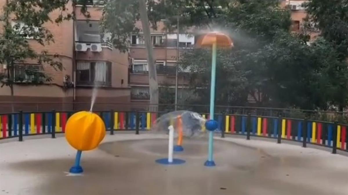 Desde hace una semana están abiertos los juegos de agua de Parque Saconia y la zona de refresco de Avda. América