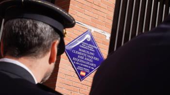 El Ayuntamiento inaugura una plana en homenaje a dos policías nacionales asesinados por el GRAPO