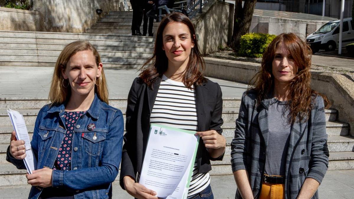 La portavoz de la formación critica la “inacción de Almeida”