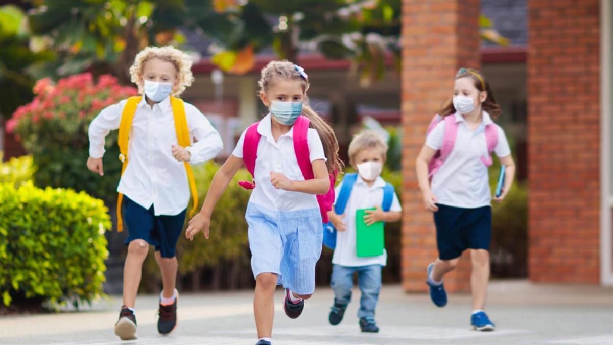 La Consejería de Sanidad ha establecido el fin de la mascarilla obligatoria en los centros educativos durante el recreo y las actividades al aire libre