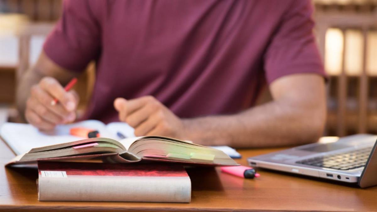 Para que la población joven de la ciudad pueda preparar sus exámenes